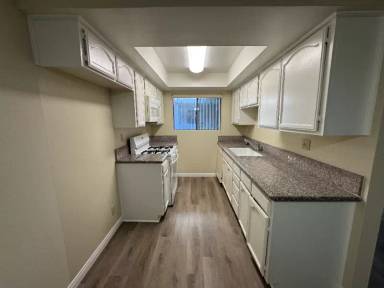 Main picture of 515 E Elmwood Ave