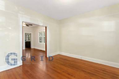 Main picture of 3922 N Michigan Ave