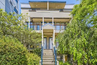 Main picture of 2312 E Denny Way