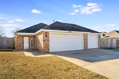 Main picture of 3400 SW Picasso Blvd