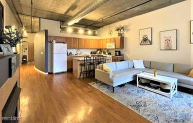 Main picture of 1000 West Adams Cond