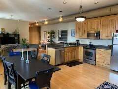 Main picture of 151 S Market St