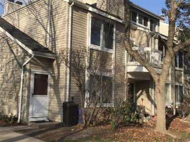 Main picture of 82 Farnham Sq