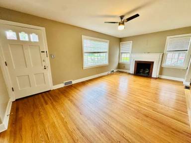 Main picture of 4032 Elmwood Ave