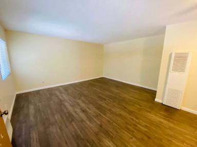 Main picture of 7548 Lexington Ave