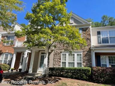 Main picture of 804 Walnut Woods Dr
