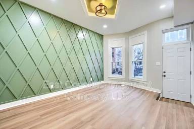 Main picture of 319 S Mount St
