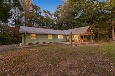 Main picture of 635 Cook Rd