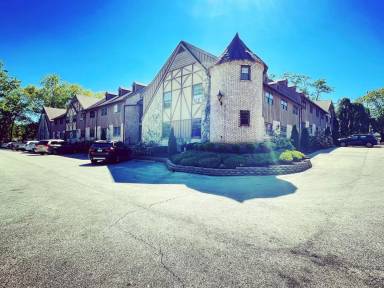 Main picture of 221 N Clifton Ave