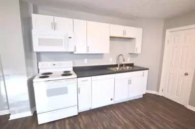 Main picture of 1013 E Legrande Ave