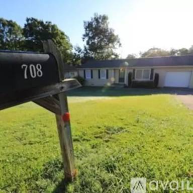 Main picture of 708 Woodland Dr S