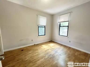 Main picture of 1578 Tremont St