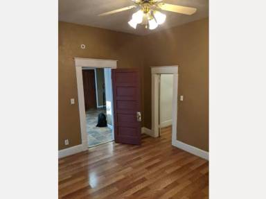 Main picture of 417 S Broadway St
