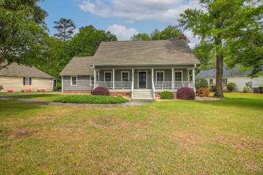 Main picture of 909 Lord Granville Dr