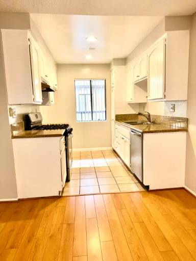 Main picture of 725 E Providencia Ave