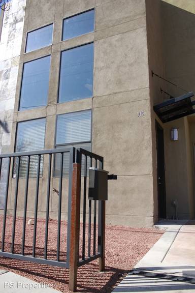 Main picture of 915 Edith Blvd NE