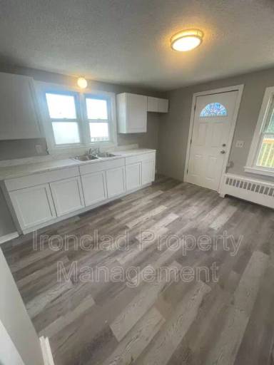 Main picture of 204 Main St