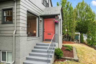 Main picture of 423 NE 55th Ave