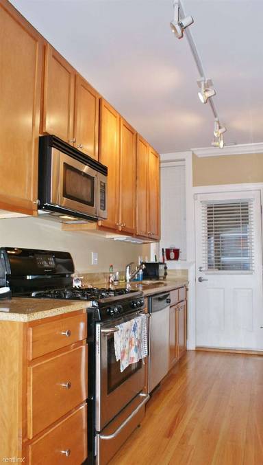 Main picture of 4863 N Hermitage Ave