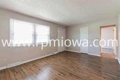Main picture of 215 NW Arlan Dr