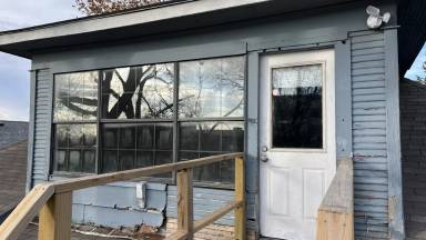 Main picture of 925 E 9th St