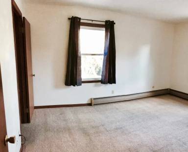 Main picture of 1679 W 43rd St