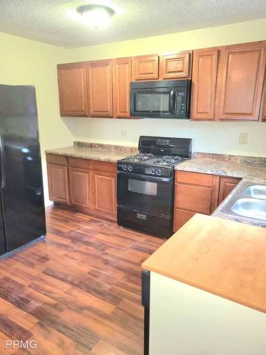 Main picture of 1902 S Stewart Ave
