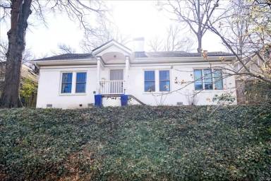 Main picture of 1129 Alta Ave NE
