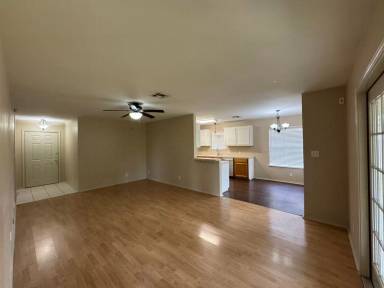 Main picture of 102 Clydesdale Ln