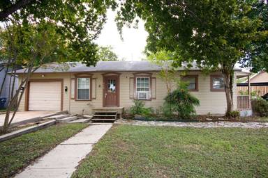 Main picture of 710 Elmwood Dr