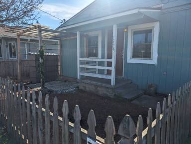 Main picture of 7216 SE Crystal Springs Blvd