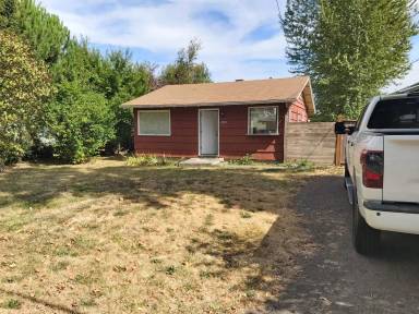 Main picture of 2465 SW Pickford St