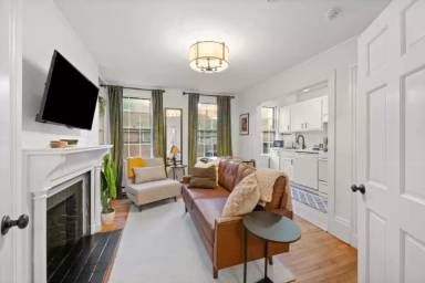 Main picture of 102 Revere St