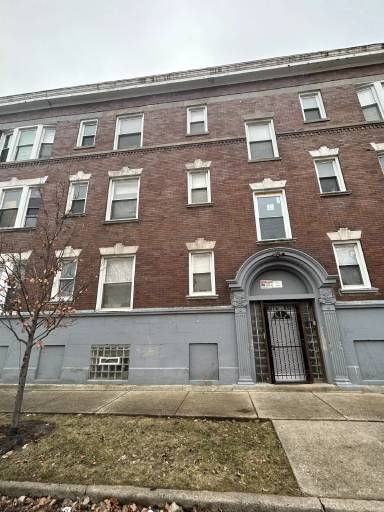 Main picture of 6100 S Green St