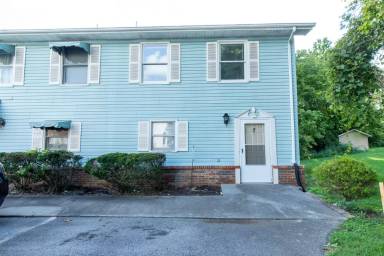 Main picture of 1310 Knob Creek Rd