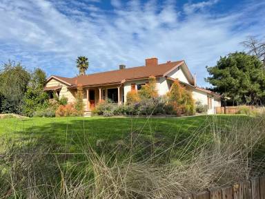 Main picture of 9730 Cedros Ave