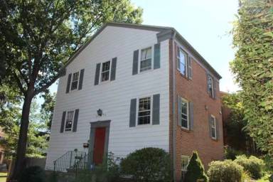 Main picture of 100 Huntington Ln