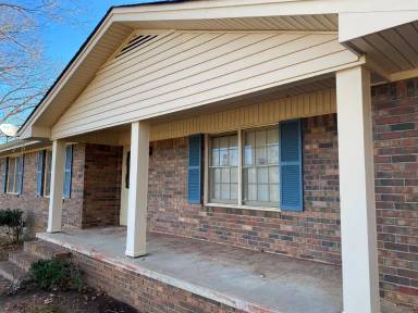 Main picture of 5068 Gillsville Hwy