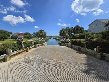 Main picture of 100 Plantation Ln