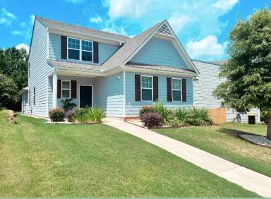 Main picture of 131 Macalester Dr
