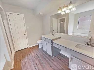 Main picture of 872 Woodridge Dr
