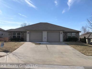 Main picture of 104 SE Rose Garden Ln