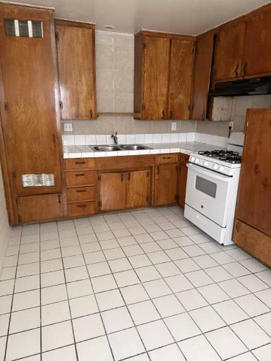 Main picture of 752 S G St