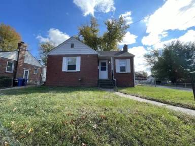 Main picture of 1004 N New Florissant Rd