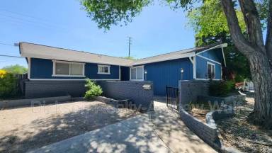 Main picture of 700 Akard Dr