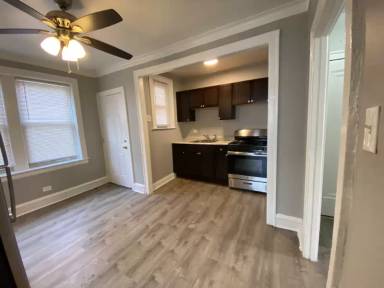 Main picture of 5901 W Huron St