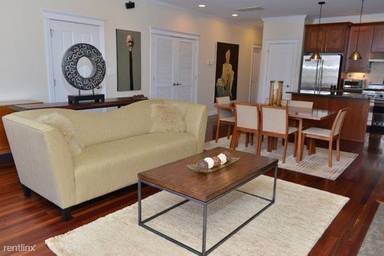 Main picture of 3056 N Clybourn Ave