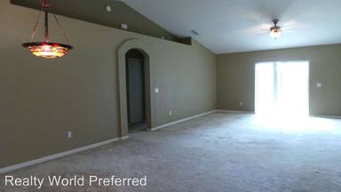Main picture of 916 Lake Lindley Dr N