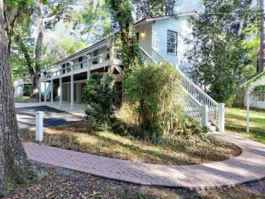 Main picture of 5 Southwood Dr