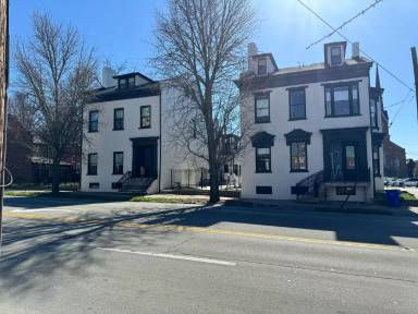 Main picture of 176 N Broadway